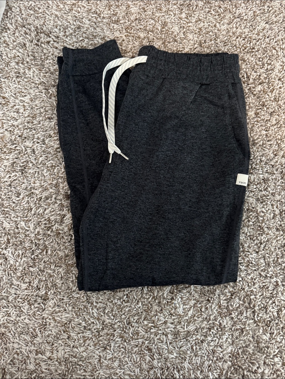 Vuori joggers size small never worn